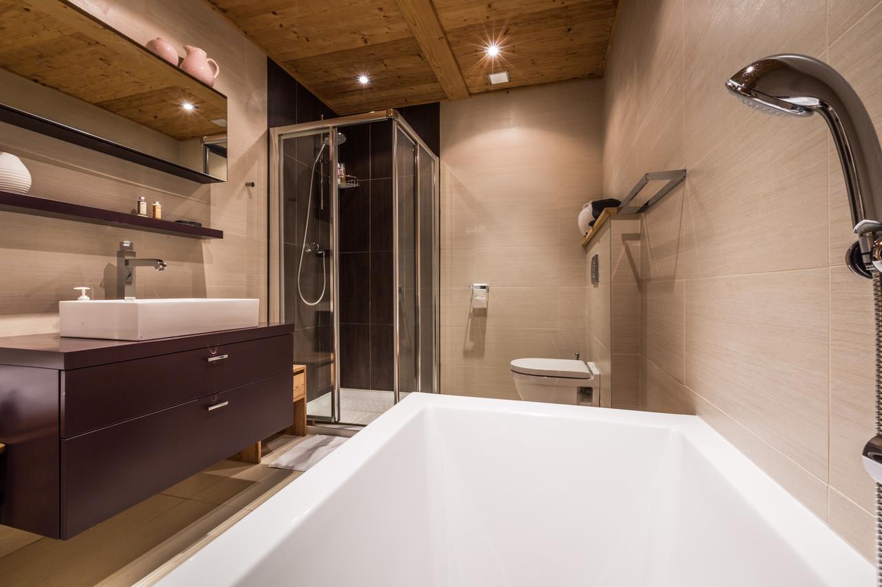 Apartment Au Bon Coin - Luxury Chamonix Hidden Haven, Mont Blanc View, Hot Tub And Garden Exterior photo